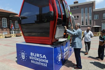 Teleferiğin yeni kabinleri meydanda görücüye çıktı