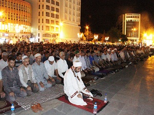 Diyarbakır'da 10 binler Mısır'a destek için Dağkapı Meydanı'na akın etti