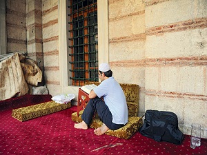 Kulluğu zirveye ulaştıran bir kutlu zaman: İtikâf