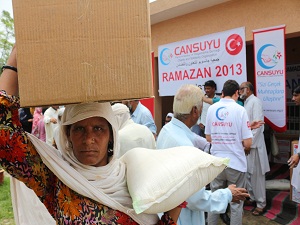 Cansuyu Pakistan’ın 4 eyaletinde yardım dağıttı