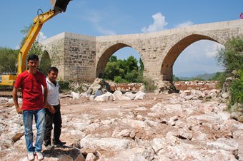 Tarihi Belkıs Köprüsü'nde restorasyon başladı