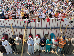 Darbe karşıtları tehditlere boyun eğmiyor