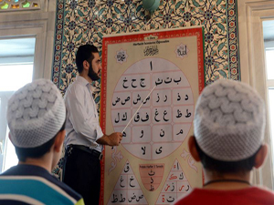 Mühendis imam 4 saatte Kur'an öğretiyor