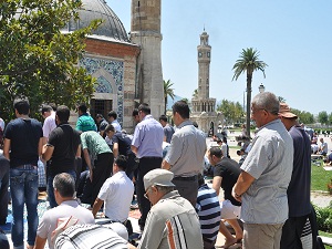 Ramazan ayının son cuma namazı yoğun katılımla kılındı