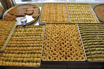 Bayramda ağır tatlılardan uzak durun!