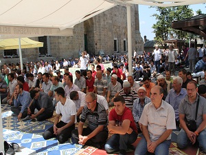 Ulu Camii Ramazan'ın son cumasında doldu taştı