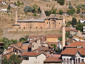 Ecdattan 785 yıl önce alttan ısıtma sistemi