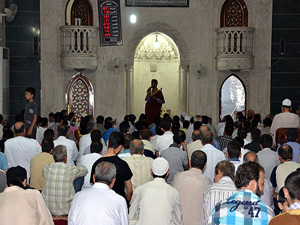 Suriye'de bombaların gölgesinde teravih