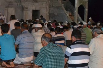 Eyüp Sultan’da Kadir Gecesi izdihamı