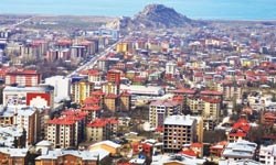 ‘Van 30 santim doğuya kaydı’