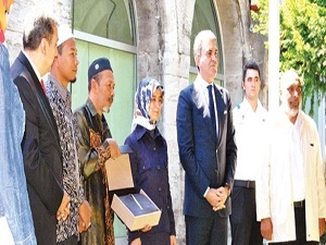 Asırlık Kur'anlar yuvaya dönüyor