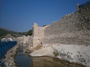 Foça'nın surları yeniden yükseliyor