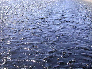 Çin’de asfaltlar sıcaktan eriyor