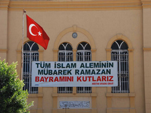 Hristiyanlardan pankartlı bayram kutlaması