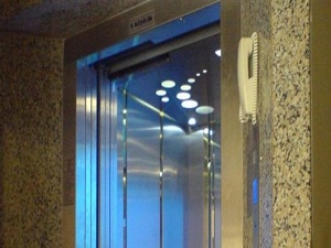 Batman'daki asansörlerin yarısına kırmızı etiket