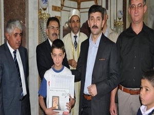 Namazlarını kıldılar tableti kaptılar