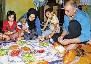 Suriyeliler sınır komşumuz değil, artık kapı komşumuz