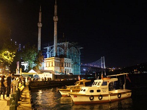 Tarihî Ortaköy Camii’nin restorasyon çilesi