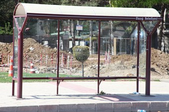 Otobüs duraklarına reklam asanlara para cezası kesilecek