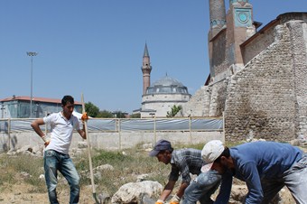 Çifte Minare'nin Darul Hadis bölümünde kazı çalışmaları başladı