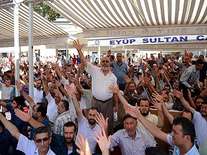 Katliam protestoları sürüyor