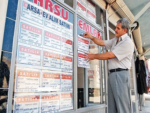 Kurşunlardan bıkan halk sınırdan göçüyor