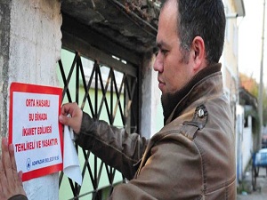 Orta hasarlı binalardan zorla çıkartılacak
