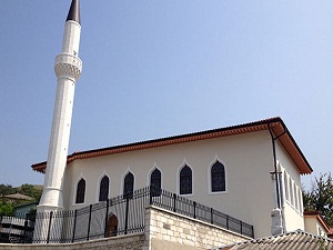 Kırım'da üç asırlık cami yeniden ibadete açıldı