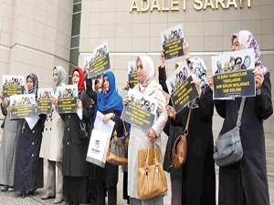 Öğretmenler haklarını arıyor