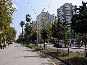 Sıcak hava Adana sokaklarını boşalttı
