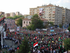 Diyarbakır'da Mısır katliamı protestosu