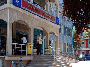 Kütahya Belediyesinin hizmet binası çürük çıktı