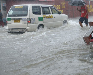 Filipinler sele teslim, 20 ölü