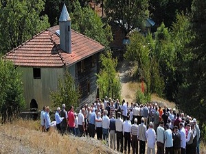 600 yıllık Asar Camii'in yolu nihayet açıldı