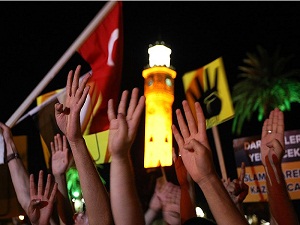 Katliama tepkiler gece boyunca sürdü