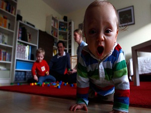Annenin mutsuzluğu, bebeği depresyona sokuyor!