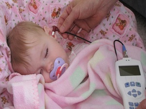 İşitme taraması, bebekleri sağır olmaktan kurtarıyor