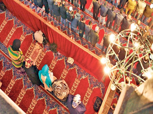 Diyanet kadın ve çocukları camiye çağırıyor