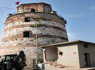 Makedonya Kulesi görüntü kirliliğinden kurtarıldı
