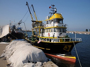 Balıkçılar yasağın kalkmasını bekliyor