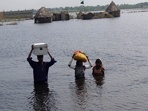 Pakistan’da yüzlerce köy sular altında kaldı