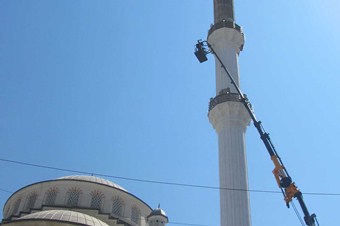 Gazi Orhanbey Camii'n'de 20 yıl sonra tadilat başladı