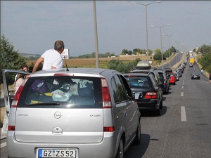 Kapıkule'de 12 kilometre araç kuyruğu