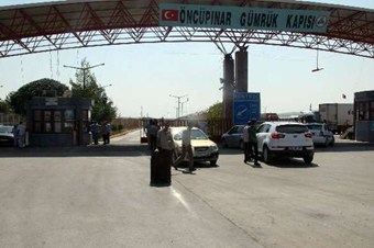Suriyelilerin kaçışı sürüyor
