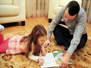Masal ve hikâye okuyarak çocuğu okula hazırlayın!