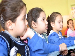 Çocuklar günün 6 saatini oturarak geçiriyor