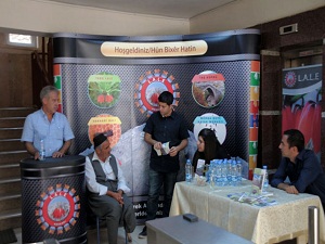 Hakkari Üniversitesi'ne kayıt yaptıran öğrencilere Kürtçe karşılama