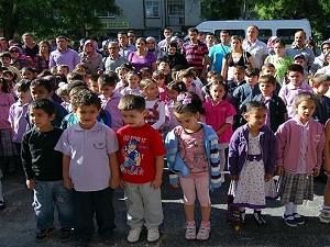 Okul korkusu duyan çocuğu teşvikle cesaretlendirmeli