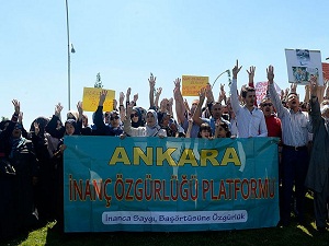 ODTÜ'deki başörtülü öğrencilere sözlü saldırı protesto edildi