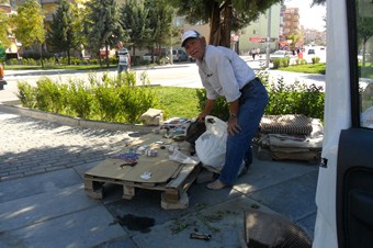 Zabıta ekipleri okul önlerini denetliyor